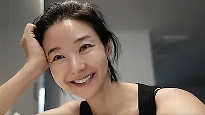 Song Seon-mi embraces natural beauty at 52 with candid photos
