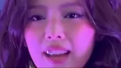 Jennie gắn kim cương lên răng trên sân khấu lớn tại Mỹ, liệu có bị hiểu nhầm là sâu răng?