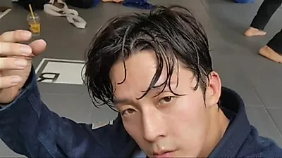 Heo Kyung Hwan hides in Japan to avoid crowds of Korean tourists