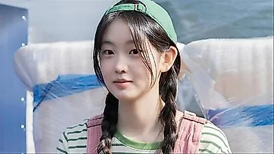 Seo Soo-min shines in 'Agent Kim Reactivated' debut