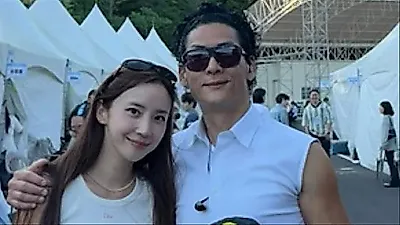 god Park Jun Hyung enjoys outing to Everland with flight attendant wife and daughter