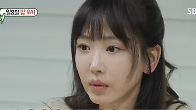 Kang Ye-won Says, "I Got Plastic Surgery Because of You"; Friend Replies, "I Said Just Once"