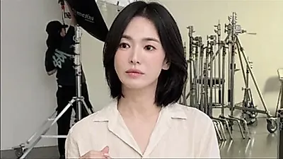 Song Hye Kyo exudes effortless chic in denim and luxury B bag