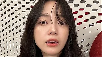 Kim Se-jeong buys home 10 years after debut, denies penthouse rumors