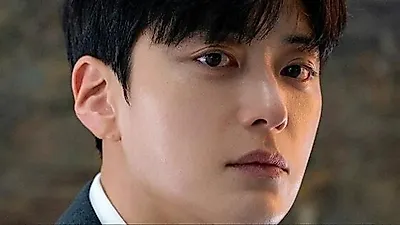 Jang Seung-jo returns to stage in 'The Lives of Others' after 7-year hiatus