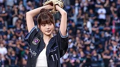 Le Sserafim's Eunchae becomes 'Victory Fairy' with ceremonial pitch in Japan