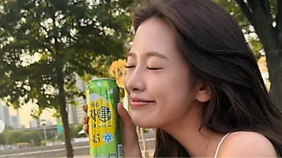 IVE An Yu Jin Enjoys a Can of Beer by the Han River on a Summer Night