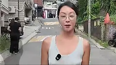 Hwang Jung-eum faces fashion controversy over sleeveless look