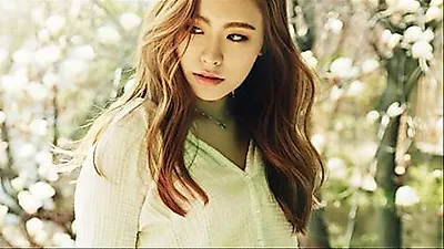 Shin Ji Su từ 'Superstar K3' kết hôn sau mối tình yêu xa