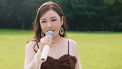 Song Ga-in to release special live clip for 'What if it's not a flower?'