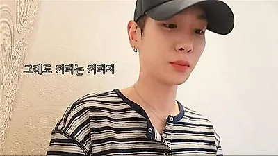 SHINee's Key explores Tokyo streets on solo trip