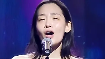 キム・ミンハ、素顔と華奢な姿に驚き―歌唱力も爆発「俳優か、歌手か？」