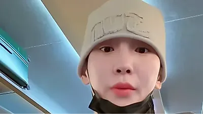 Key (SHINee) bắt tàu KTX về quê Daegu sau tranh cãi 'Dì tiêm'