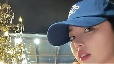 Hong Jin Young silences pregnancy rumors with toned physique