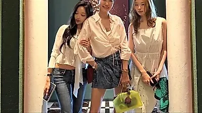 Byun Jung-soo's daughters stun with model-like visuals
