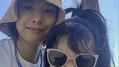 チョ・ユニ、娘のロアちゃんと済州島へ。成長した姿と母娘の癒やし時間を公開。