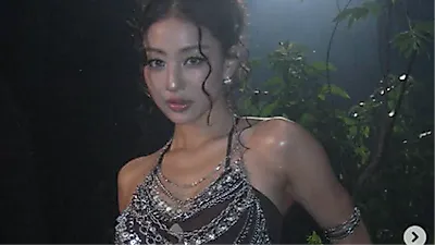 Twice Jihyo stuns in bold chain accessories and experimental stage fashion