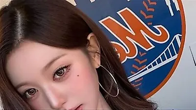 IVE's Jang Won-young becomes 'Victory Fairy' with New York Mets first pitch