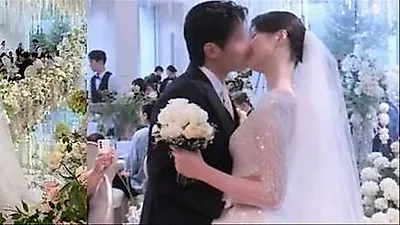 Former Gugudan Soyee marries lawyer, sings wedding song