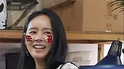 Han Ga-in caught off guard by daughter's blunt 'overprotective' remark