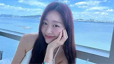 LABOUM Yujeong公开度假近照，展现清纯与成熟并存之美