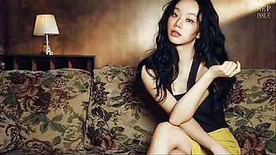 Lee Hye-ri captivates with stunning visuals for SENSE magazine