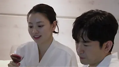 Shinhwa's Lee Min-woo Hurts His Back on First Day of Honeymoon with Wife: "Not Even Worth the Oyster Bill"