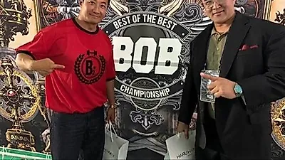 Actor Lee Hoon presents awards at BOB bodybuilding competition
