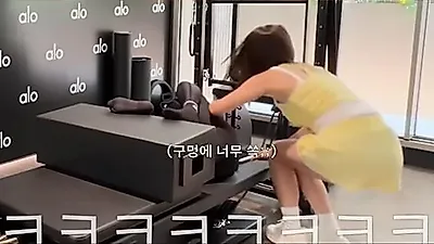 Kwon Eunbi suffers unexpected fall during Pilates session