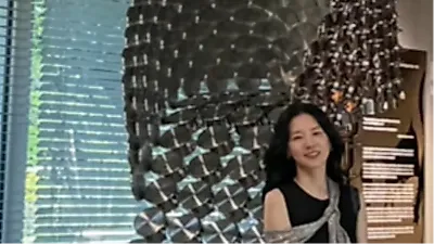 Lee Young-ae Poses in Front of Giant Shoe Sculpture at g HOUSE Museum