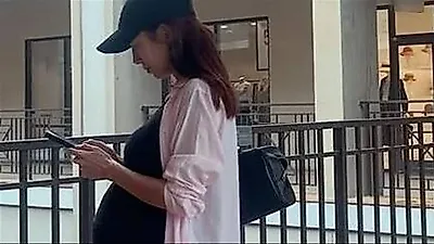 Pregnant Kim Min-kyung visits emergency room: 'It's hard to read the baby's signals'