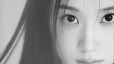 Park Eun-bin reflects on 30-year career in elegant photoshoot