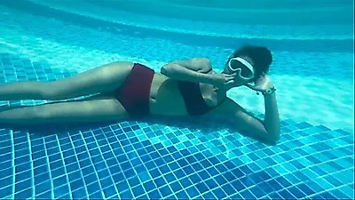 Seolhyun maintains slim figure during Phu Quoc vacation despite ramen and bingsu feasts