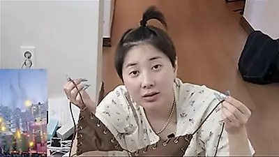 Seo In Young mong muốn biểu diễn tại Waterbomb và đùa rằng sẽ nhượng lại bikini cho BIBI