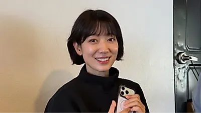 Park Shin-hye watches PGA in the US with her father while pregnant with her second child