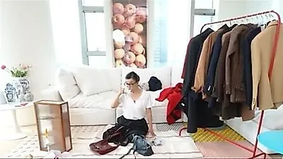 Choi Hwa-jeong Gifts Luxury Items to Staff, Choosing Sharing Over Accumulation