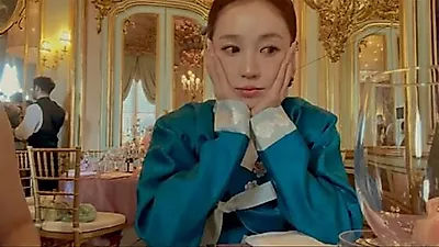 Yoon Eun-hye stuns in traditional hanbok at Arden Cho's wedding in Italy