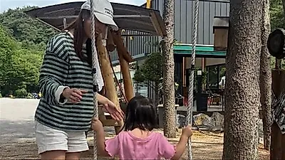 Lee Byung-hun and Lee Min-jung's Daughter Enjoys Swinging: Is She Already Preparing for Chunhyang?