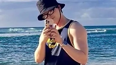 Lee Jong-suk chooses comfort over physique in Hawaii following split with IU