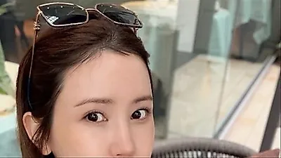 Lee Da-hae Shares Prenatal Trip to Japan with Seven, Displaying Maternity Badges