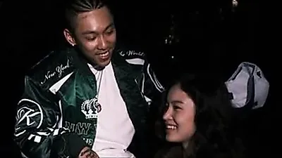 Dok2在蒙古舞台向Lee Hi下跪，引发“结婚传闻”