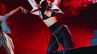 BLACKPINK ジェニー、ローラパルジャ・シカゴで歴史的快挙もソロとしての課題浮き彫りに