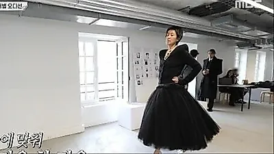 Hong Jin-kyung Reaches 2m Height in 20cm High Heels, Needs Help Removing Them