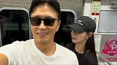 Jin Tae-hyun and Park Si Eun share casual subway date 11 years into marriage