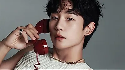 Jung Hae-in shows loyalty by supporting Kim Soo Hyun's return