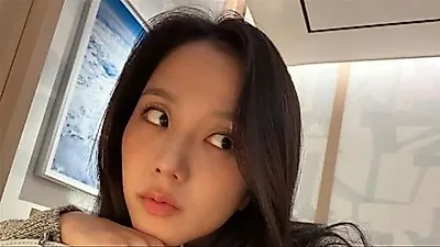 BLACKPINK Jisoo展现“人间迪奥”魅力，名牌包竟成拍摄道具