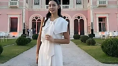 Ahn Hyun Mo khoe khí chất thanh lịch tại dinh thự cổ kính ở Pháp