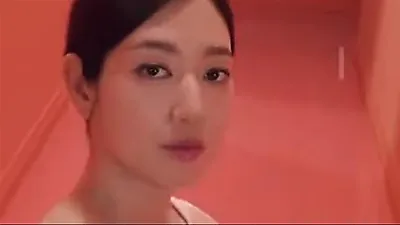 Park Shin Hye reveals elegant look ahead of second childbirth