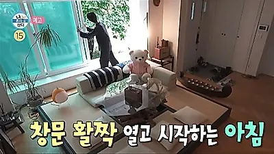 Dawn reveals museum-like two-story home on 'I Live Alone'