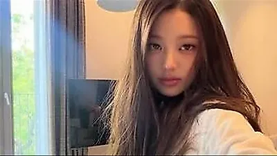 Jang Won Young ở tuổi 22, chỉ diện sơ mi và quần jeans cũng đẹp như thần thoại